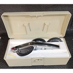 Dymo Model 1570 Manual Dial Type Label Maker Complete With Travel Case